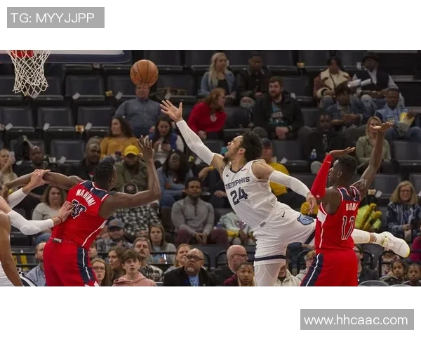 冷静沉着!阿杰伊米切尔晃飞阿门完成压哨3+1绝杀精彩瞬间